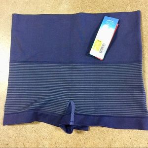NWT 2 pair Spanx everyday shaping panties boyshort